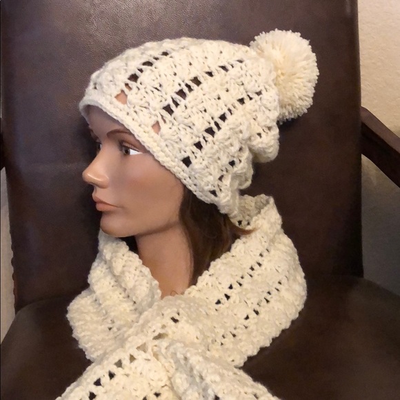 Hand crochet cream color Pom Pom  hat & scarf set - Picture 4 of 7